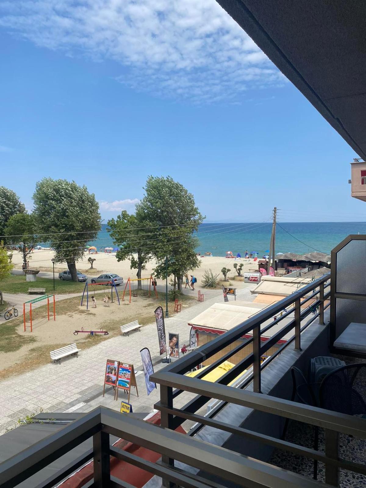 Aqua Beachfront Elegant Hotel Olympiakí Aktí Kültér fotó