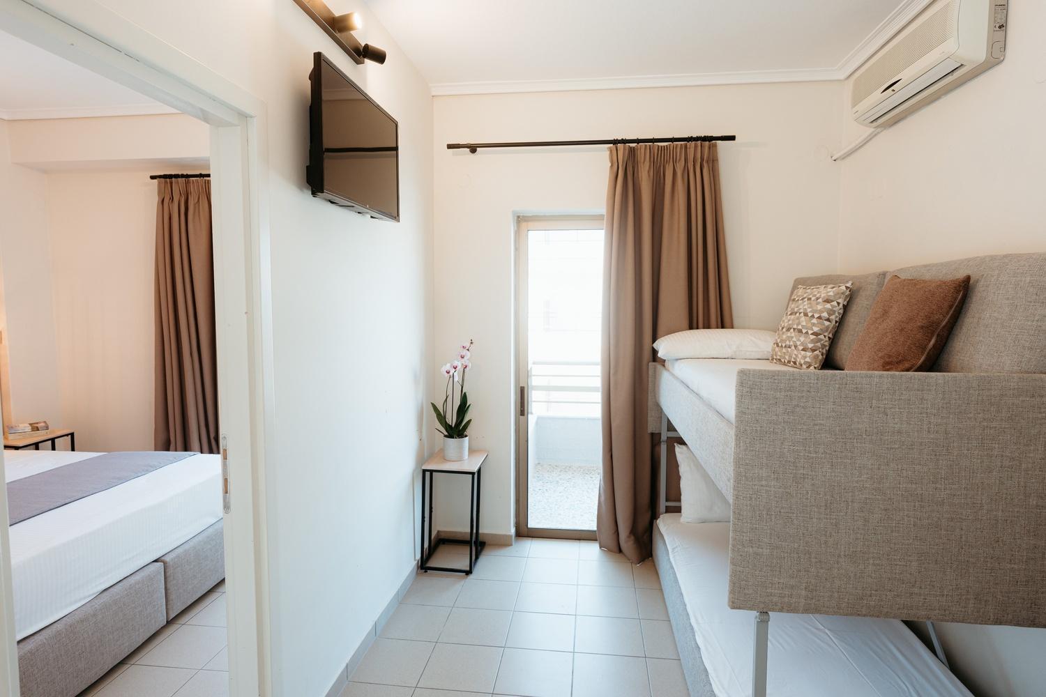 Aqua Beachfront Elegant Hotel Olympiakí Aktí Kültér fotó