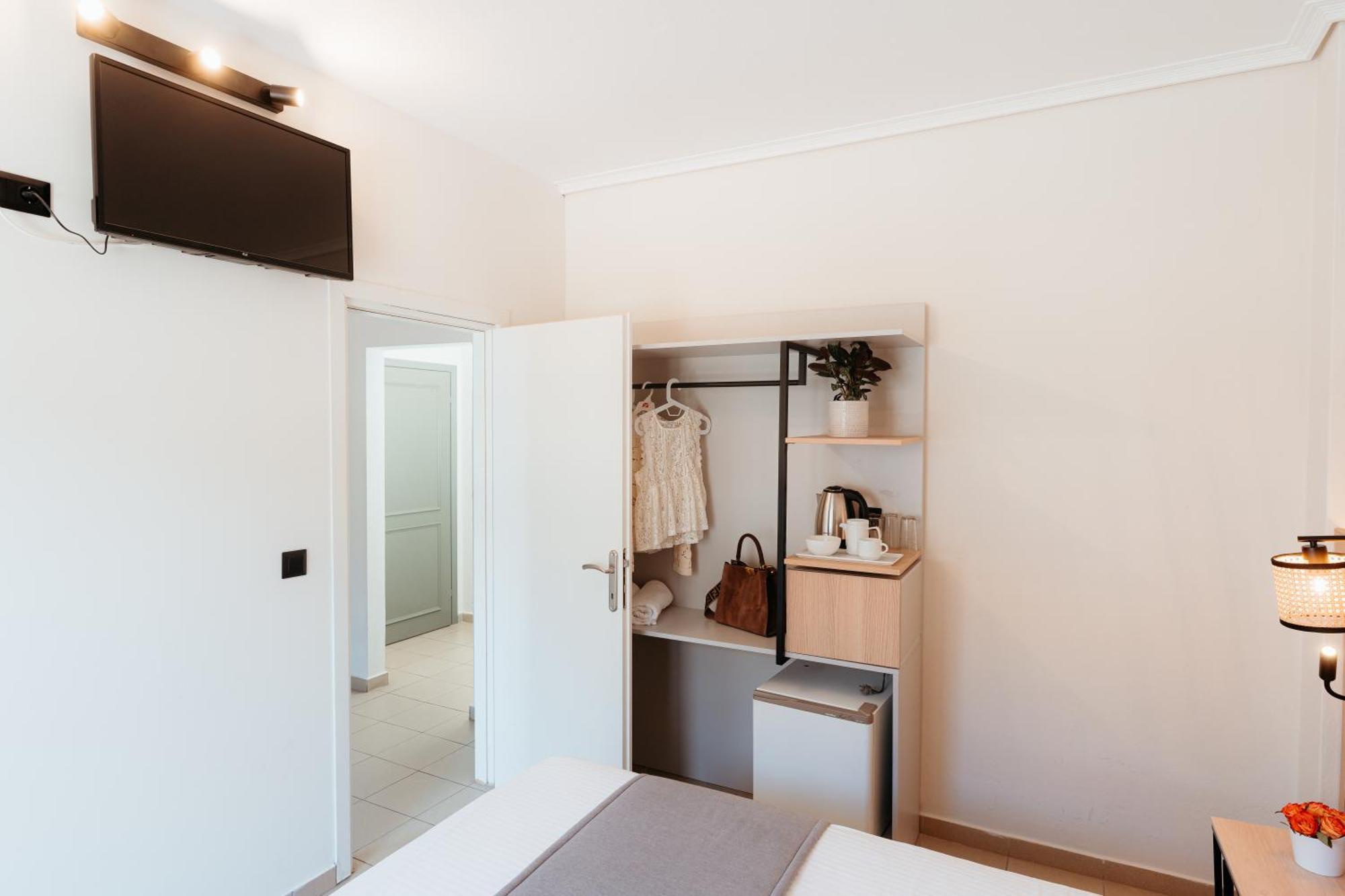 Aqua Beachfront Elegant Hotel Olympiakí Aktí Kültér fotó