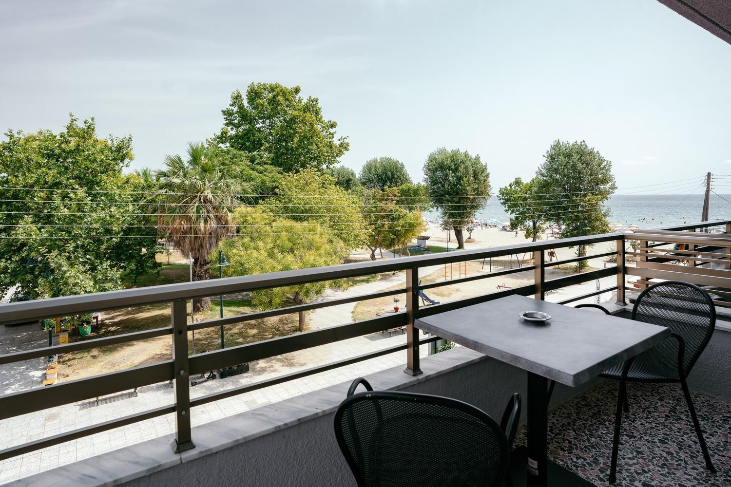 Aqua Beachfront Elegant Hotel Olympiakí Aktí Kültér fotó
