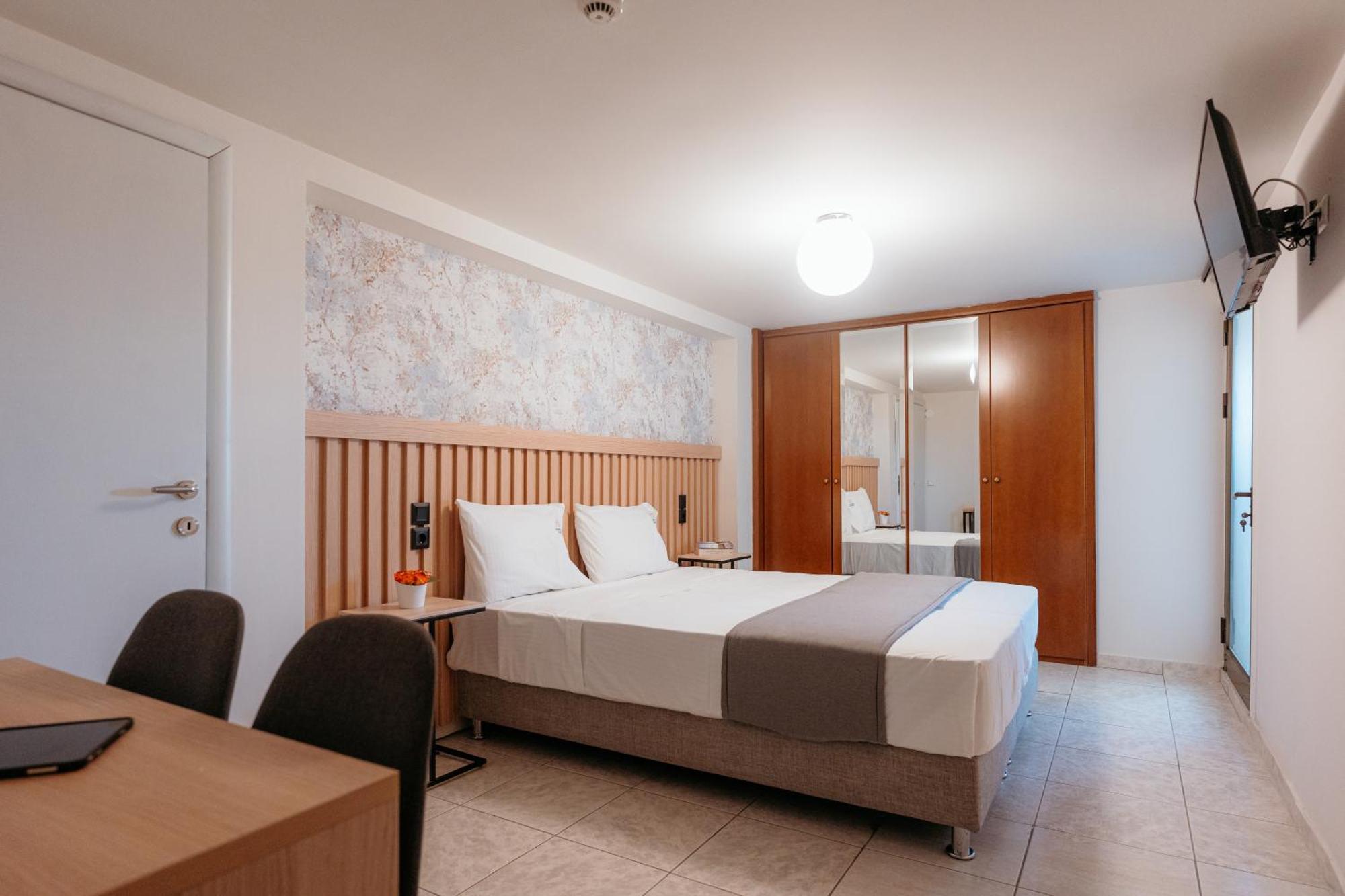 Aqua Beachfront Elegant Hotel Olympiakí Aktí Kültér fotó