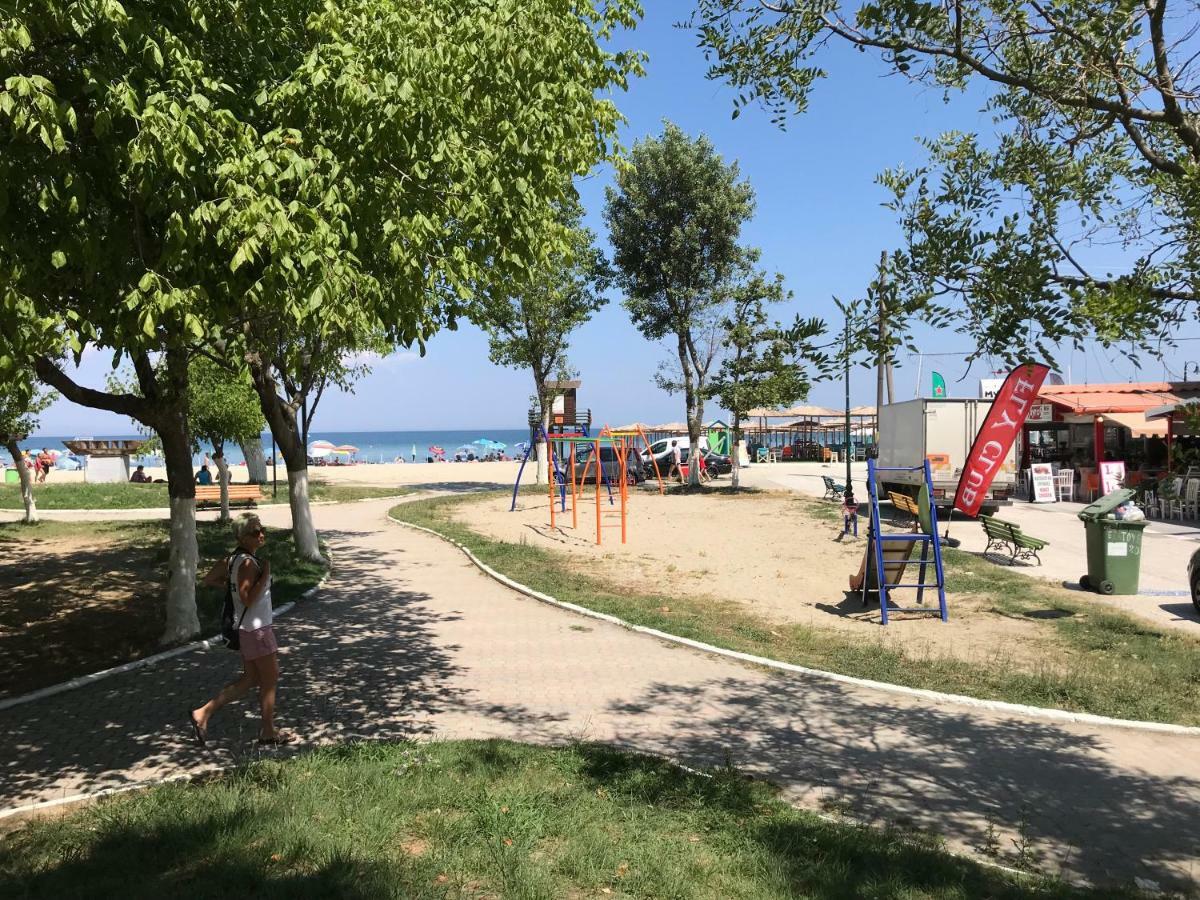 Aqua Beachfront Elegant Hotel Olympiakí Aktí Kültér fotó